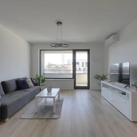 Bazova With Free Parking Apartamento *