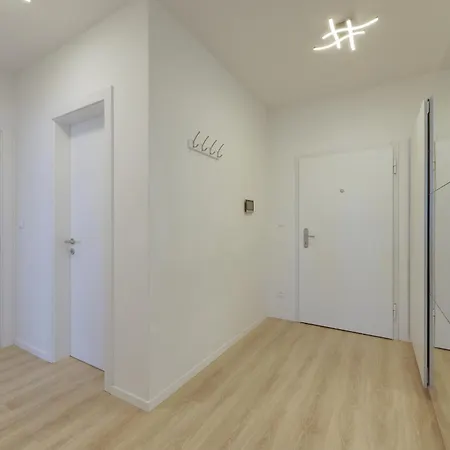 Bazova With Free Parking Apartamento