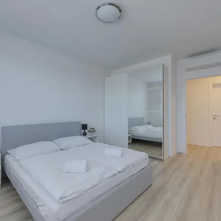 Bazova With Free Parking Apartamento Bratislava