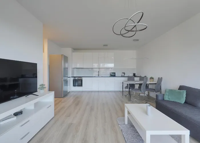 Bazova With Free Parking 아파트 *